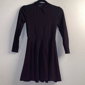 American Apparel woman’s black less long sleeve dress size medium
